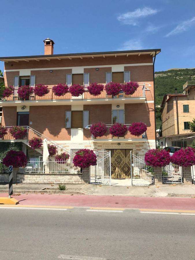 Apartamento La Signora Dei Fiori Gubbio Exterior foto